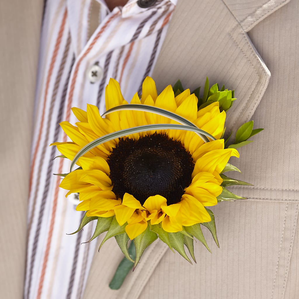 Free Spirit Boutonniere – Piedmont Florist, Piedmont MO